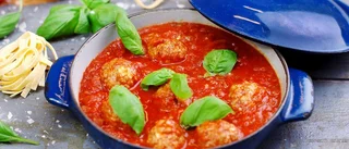 Middagstip: Fetaostfrikadeller i syrlig tomatsås