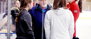 Populär tjeckisk tränare lämnar EIK