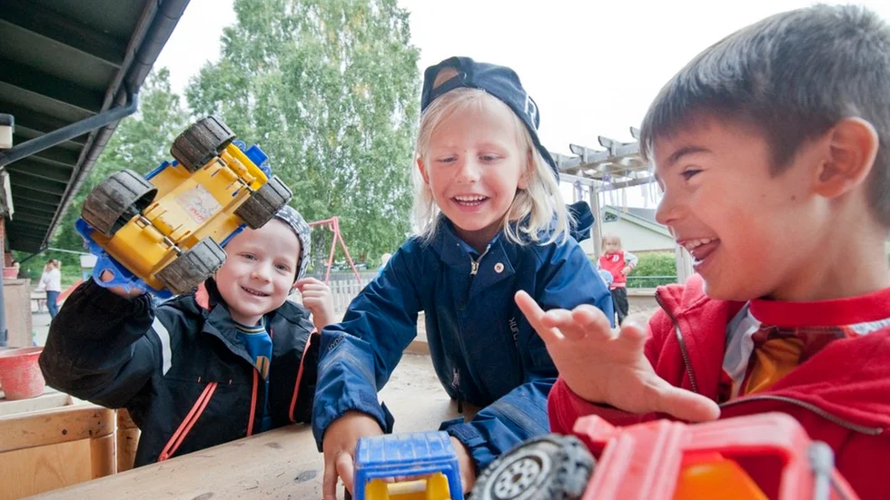 Wilgot Lindroos, Otto Lillieander och Linus Karlsson går på förskolan Ringleken i Gnesta. Förskolan har två avdelningar och 34 inskrivna barn.