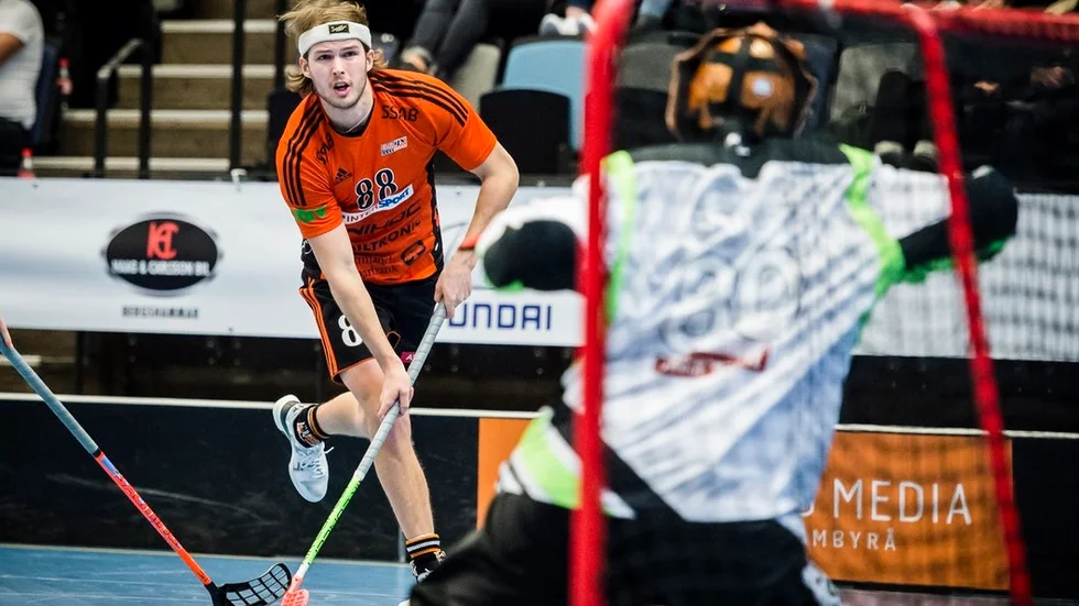 Mot nya mål. Förra säsongens skyttekung i Onyx, Enköpingsbördige Jesper Ekström, står inför sin SSL-debut. Jönköpings IK är från och med denna säsong tillbaka i innebandy-Sveriges finrum – och hoppas dra nytta av Ekströms vassa avslut.