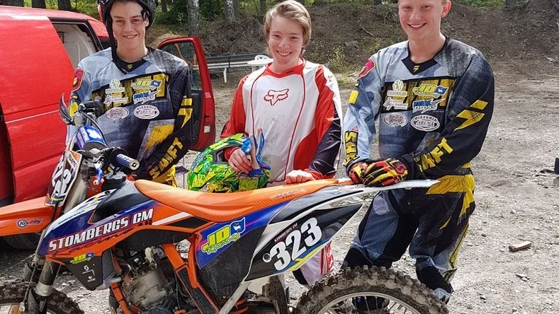 Ungdomarna Linus Richardsson, Lukas Berglund och Theodor Andréason ville knappt sluta köra.
