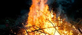 Vinterbrasa och fyrverkeri i Härad