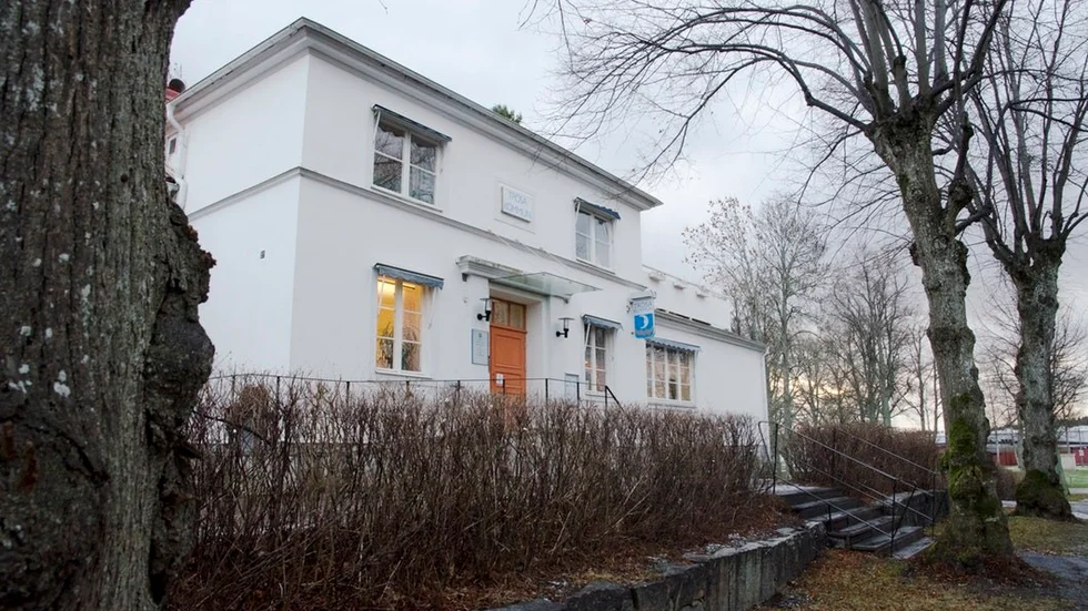 Politikerna och tjänstemännen har nu fyra veckor på sig att svara Länsstyrelsen. Senast den 31 augusti kräver Länsstyrelsen svar.