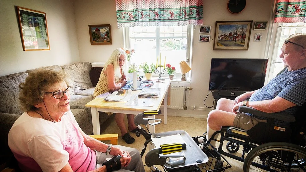 Britta Jonsson, Mona Lundgren och Arvo Winberg bor på S:t Anna Flora. – Generellt trivs jag mycket bra här, men det är skamligt att aktiviteterna uteblivit de senaste dagarna, säger Arvo.