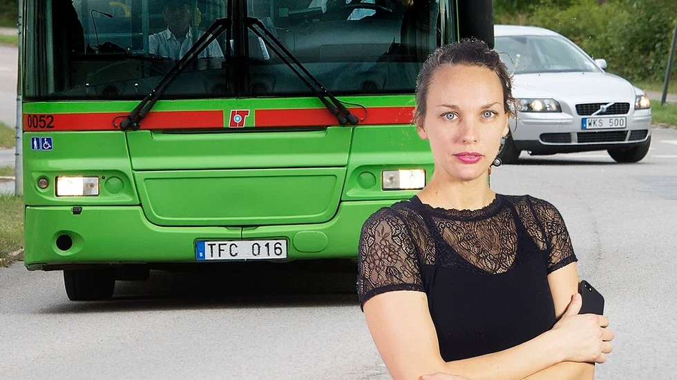 Nyhetschef Janna Holmqvist har reagerat på säkerheten på bussarna.