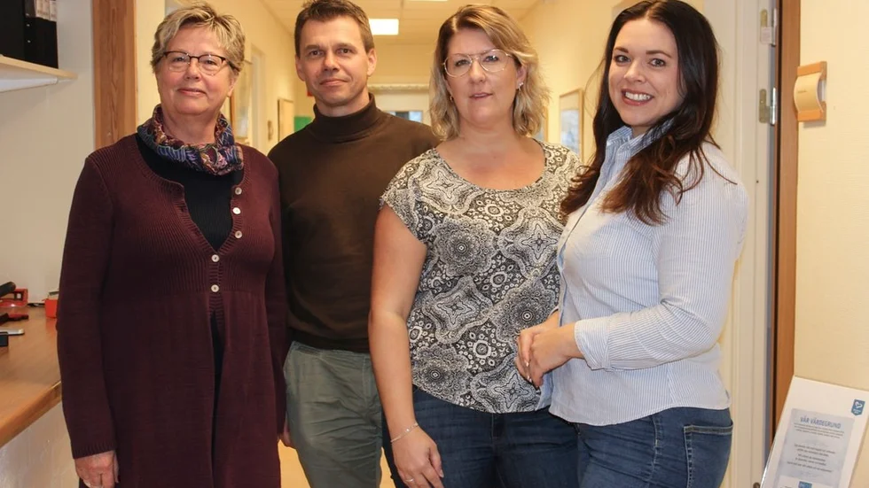 Från v: Berit Hyllbrant (L), Roger Tiefensee (C), Anna Jernemalm (KD) och oppositionsrådet Emma Dahlin (M).