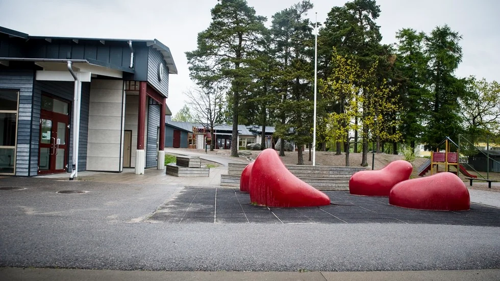 Barnen, föräldrarna och skolan behöver få veta i tid när skolbussarna ställs in flera dagar i rad. 