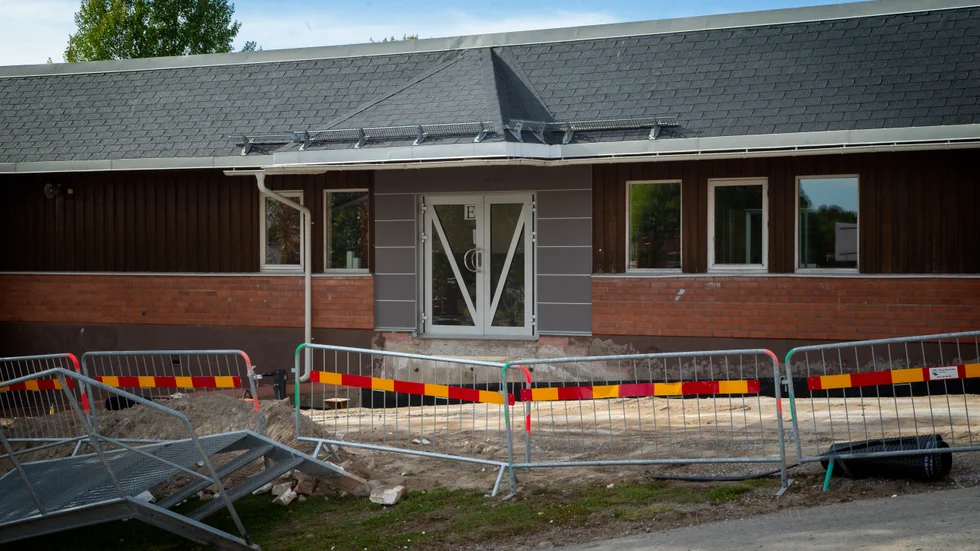 "Idén om att byta lokaler var inte dålig. Fastighetsförvaltningen flyttar till Porsnässkolan och arbetar där, så kan elever och lärare använda lokaler i kommunhuset istället", skriver signaturen "Undrande farmor".