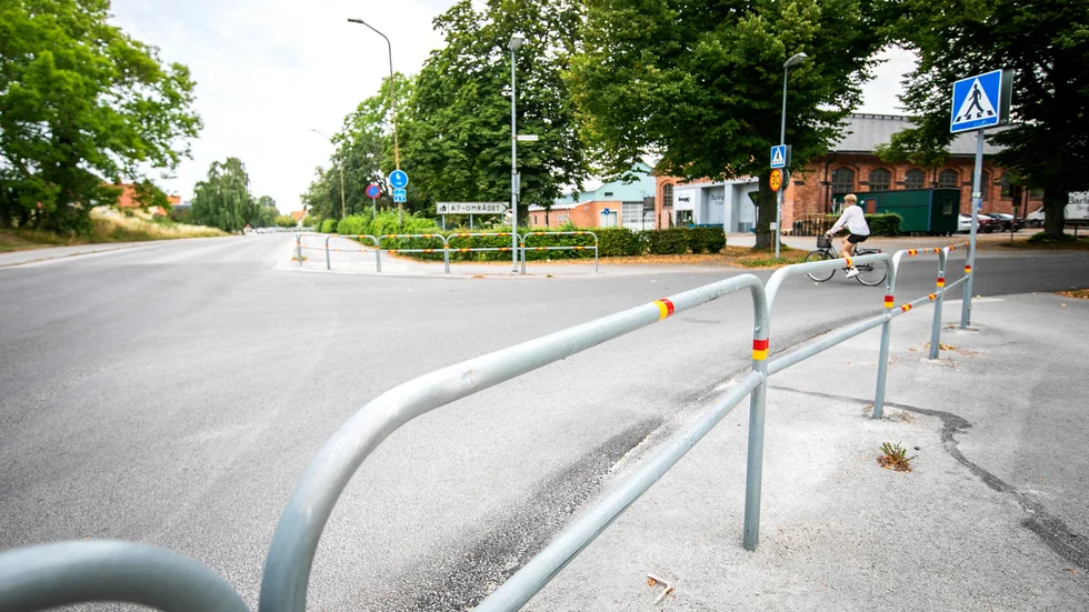 Här vid korsningen Östra Hansegatan/Artillerigatan i Visby planeras en ny rondell. Efter att länsstyrelsen gett tillstånd kan arbetet inledas, enligt Region Gotland. 