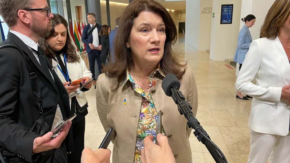Natoprocessen "kan ta lång tid", varnar utrikesminister Ann Linde på väg in till måndagens EU-utrikesministermöte i Luxemburg. I Bryssel hålls samtidigt nya samtal om Sveriges och Finlands ansökningar om medlemskap.