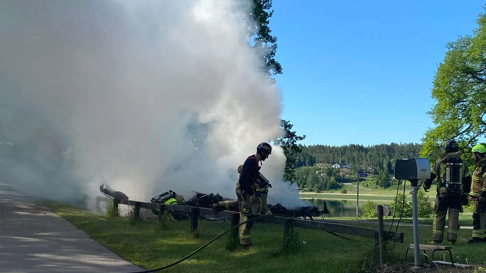 En husvagn brann under tisdagsmorgonen på en camping i Valdemarsvik.