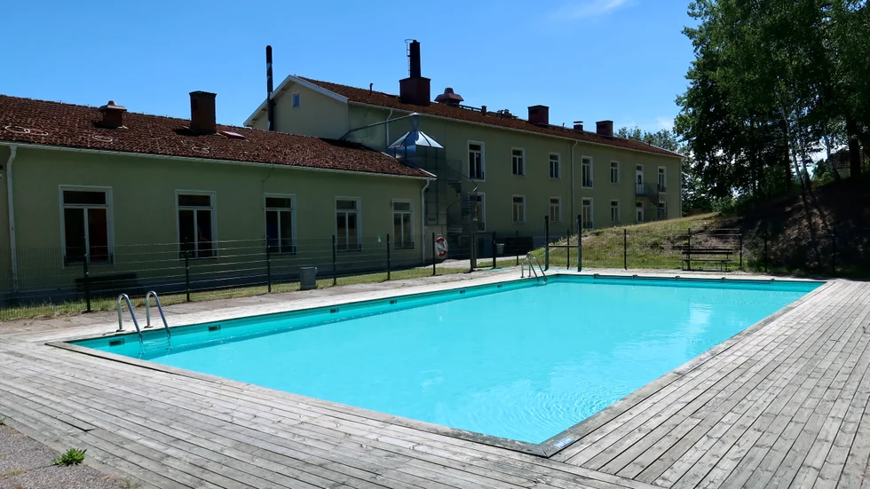 Här, i närheten av poolen vid Blackstad skola, kommer Blackstads nya miniarena att byggas.