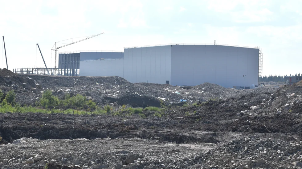 Revolt Ett när det byggdes under 2022. Batterijätten har fått motta miljontals kronor i klimatinvesteringsstöd för satsningen på att återvinna litiumjonbatterier. (Arkivbild)