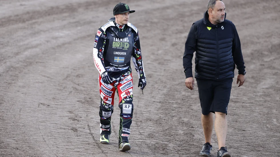 Fredrik Lindgren, tv, tar en paus från speedwayen.