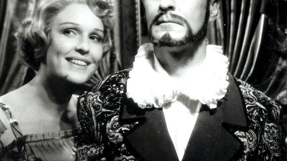 Eva Dahlbeck och Gunnar Björnstrand i Ingmar Bergmans "Sommarnattens leende" (1955). Pressbild.
