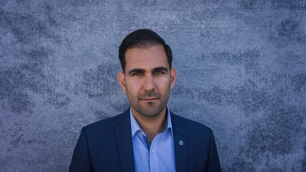 Ehsan Nasari (C), förstanamn på Centerpartiets kommunlista, tycker att hanteringen av förtidsröstningen är förödande för tilliten för valsystemet. 