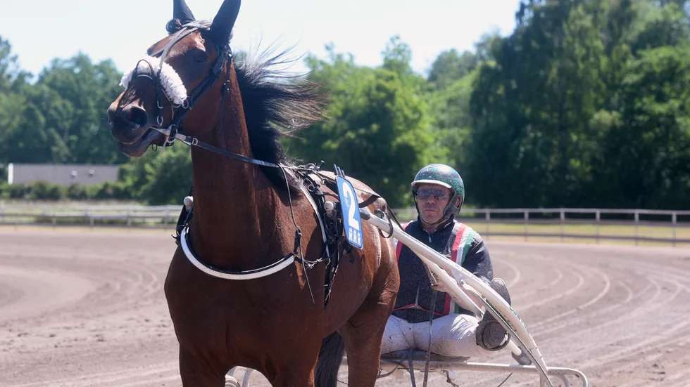 Brown Sugar Frost och Roger Pettersson vann på Mantorp under lunchen. 