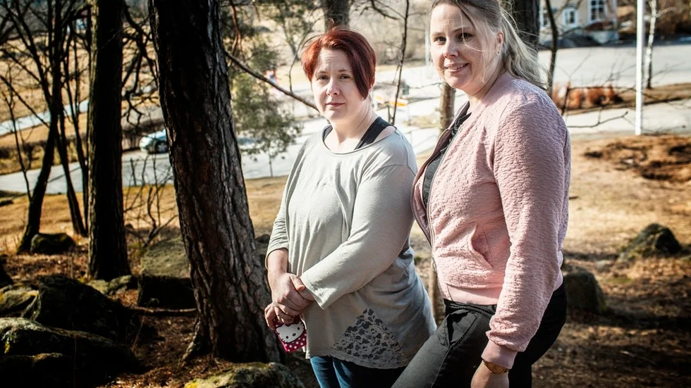 Camilla Martinsson och Therese Hessel Jonsson jobbar tillsammans på Kyrkskolan i Mellösa och har de senaste åren arrangerat loppis till förmån för barncancerforskning.
