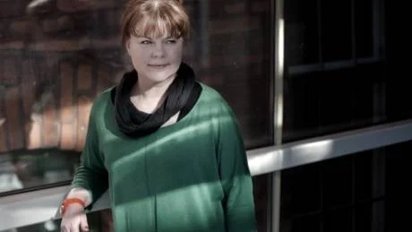 Christina Ohlman Lysell, regionchef på Bris Öst i Norrköping säger att alla barn inte tycker att det är positivt att bli lediga. Nu runt påsklovet börjar karaktären på samtalen som kommer in till Bris att förändras. Foto: Rebecka Uhlin
