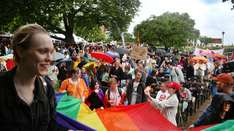 Mångfaldsparaden fick 2000 personer att samlas i Almedalen.