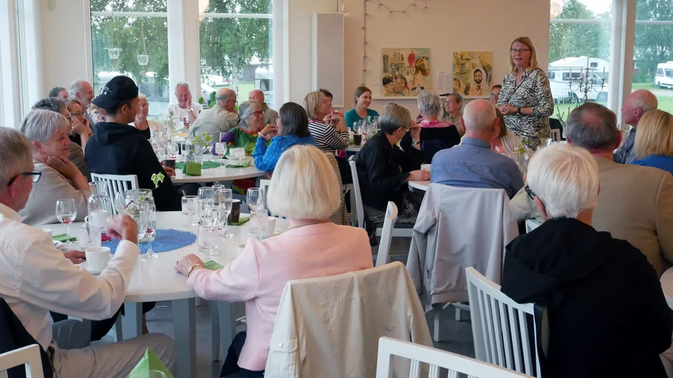 Birgitta Huuva, ordförande i Föreningen Norden i Piteå, höll ett tal om palt under middagen när föreningen nyligen fick besök av Föreningen Norden Pohjola, Kemi. 