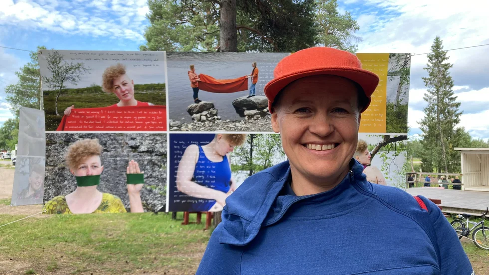 Konstnären Heidi Lunabba tycker det är viktigt att inte bara fokusera på problemen utan att också erbjuda lösningar, vilket hon försöker göra med utställningen "Other Comics- queer samiska serier."
