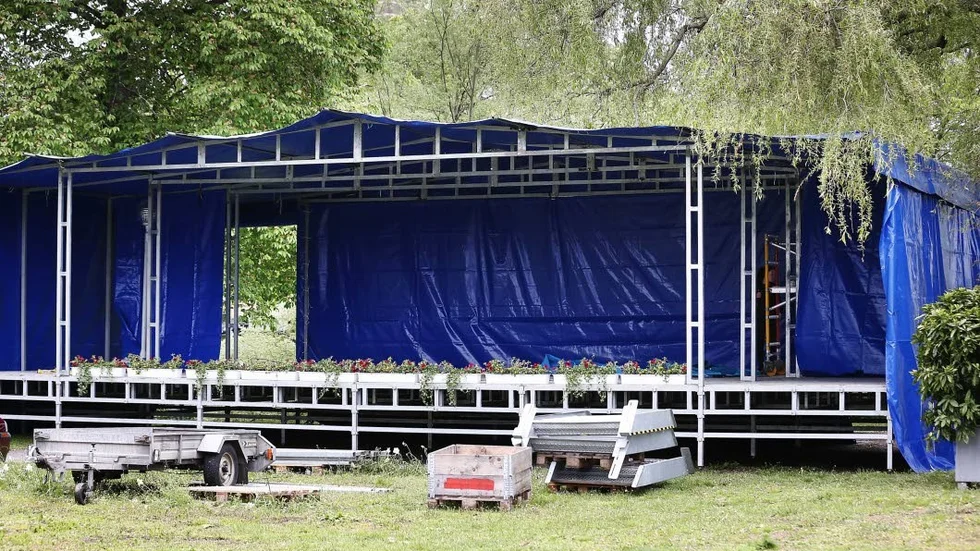 Felplacerad? Det kan hända att scenens placering bryter mot tillståndet, då inget får stå under trädkronornas utbredning.