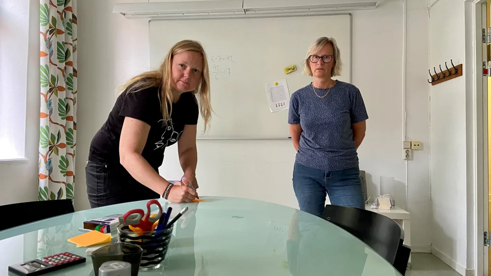 På Alla barn i skolan finns också ett litet undervisningsrum som går att låna. Ina Nyberg Gruffman, socionom, och Carol Örnborg, pedagog, ser dock helst att alla skolor är NPF-anpassade och att elever ska få tillgång till undervisning i mindre grupp om det behövs.