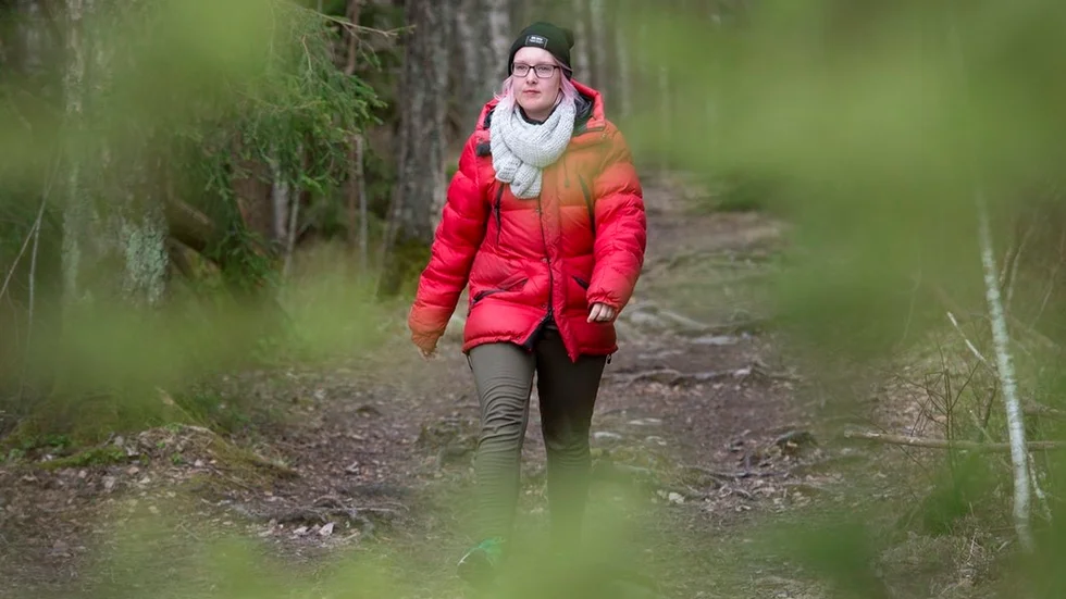 Sandra Karlsson beklagar att hon inte fick stöttning och var stark nog att stå emot mobbningen. Hon älskar djurvård och hade längtat efter utbildningen på Ökna.