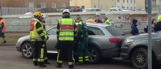 Barn inblandade när flera bilar krockade i Nyköping - "trafikkaos" på platsen