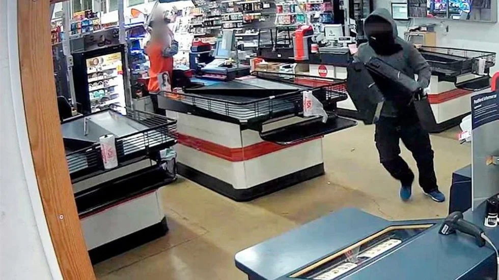 Det var på kvällen den 22 september 2016 som rånarna slog till mot Ica Supermarket. Två bröder åtalades, men tingsrätten ansåg det inte styrkt att de var de som utförde rånet.