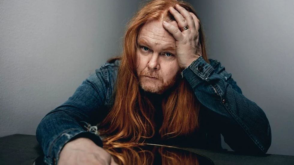 Mattias Alkberg gör en intim spelning i Eskilstuna i höst.