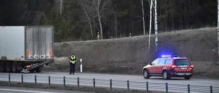 Lastbil i olycka på E4 – körde in i räcke
