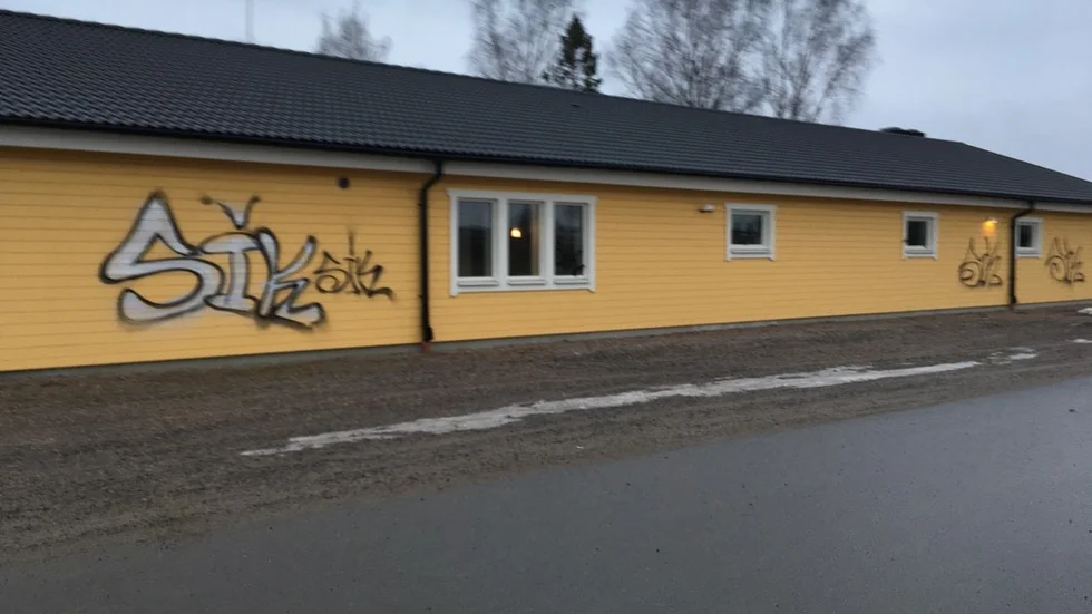 Så här såg det ut vid Valla IP i lördagsmorse.