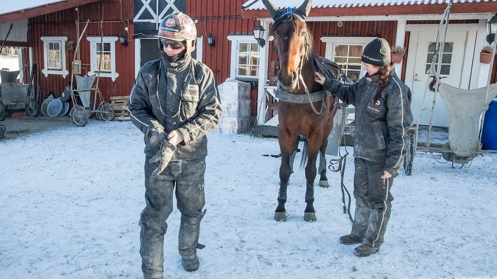Jörgen Eriksson gör sig redo för ett träningspass med Hereicome och Amanda Hellström.