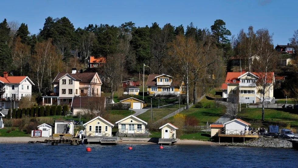 Moderaterna vill förenkla strandskyddet och låta kommunerna besluta mer.