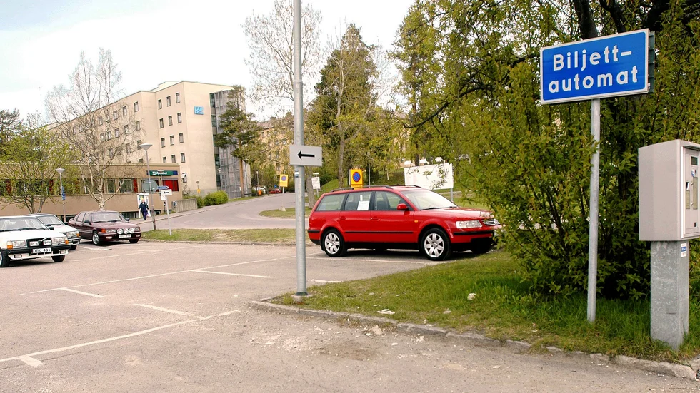 Det blir en krona dyrare att parkera vid Skellefteå lasarett. Arkivbild.