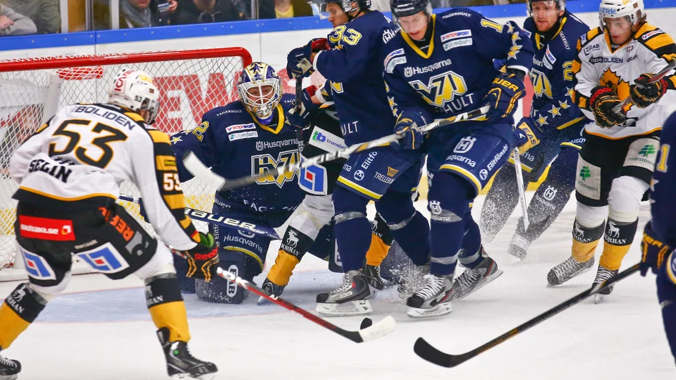 Sebastian Selin under en av sina åtta SHL-matcher i AIK-tröjan. 