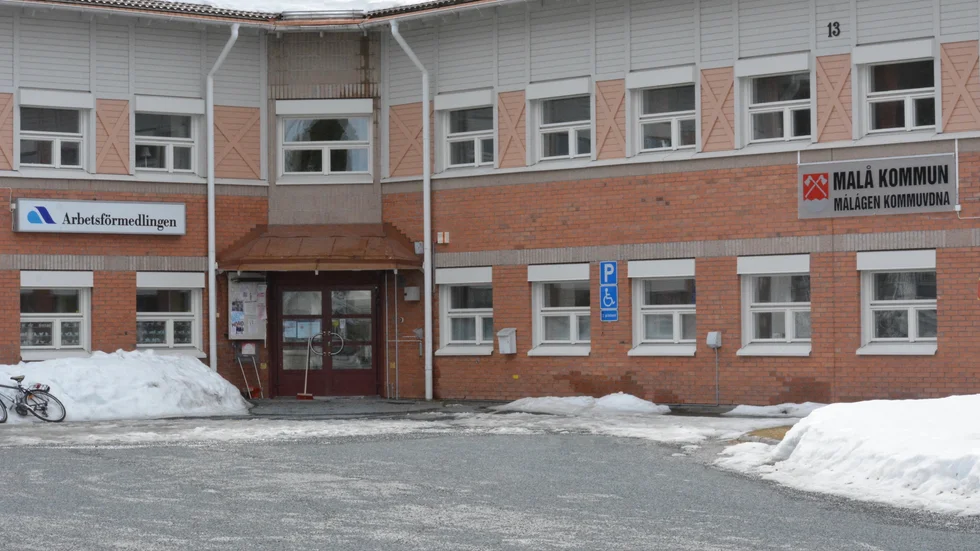Malå kommun har fattat beslut om flera kontroversiella besparingar och fler kan vara på gång.