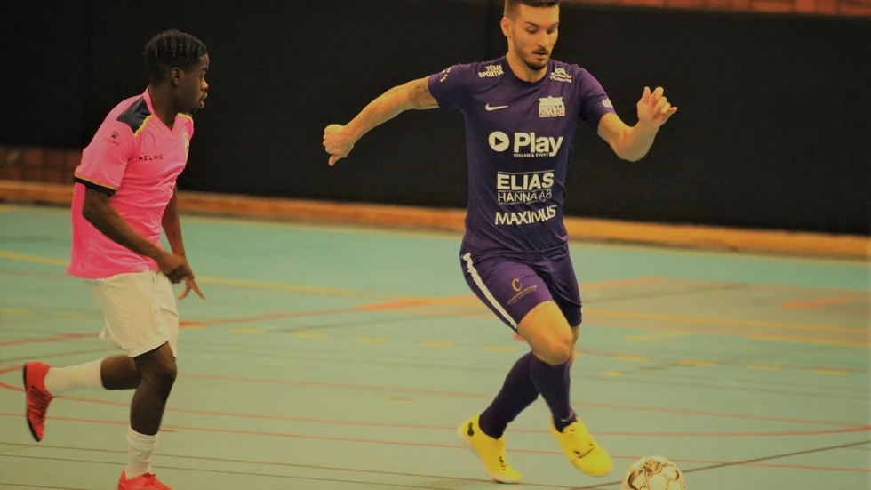 Motala Futsalklubb avgick med seger från toppmötet mot Kalmar. Laget ligger nu tvåa i division 1.