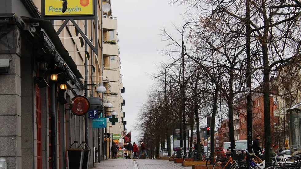 Två personer har nu häktats för knivdådet på Kungsgatan natten till fredag.