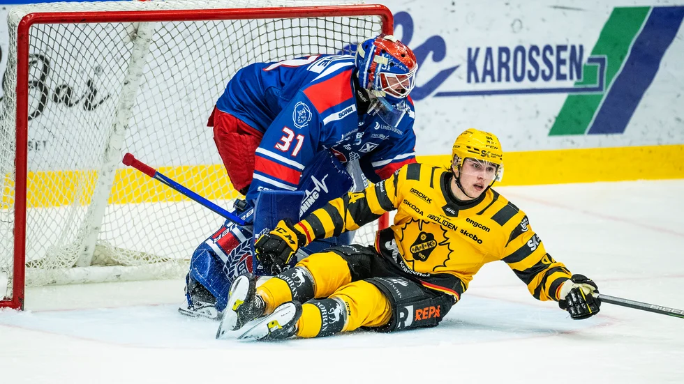 Linus Karlsson kvitterade snabbt till 1–1 och spelade också fram till 2–2, men trots hans succékejdas poängskörd blev det förlust mot Oskarshamn.