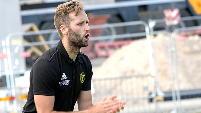 VFF-tränaren Jimmy Svensson har bra koll på de flesta lagen han kommer att möta i division 3. "Det blir nog en jämnare serie i år", tror han.
