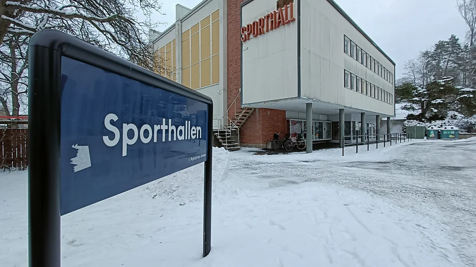 Sporthallen vid Östra skolan i Nyköping drabbades under fredagskvällen av skadegörelse. 