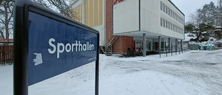 Ny skadegörelse: Smällare kastades in i sporthallen