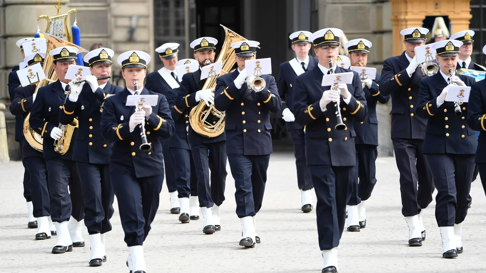 Musikmarsch, här med lite äldre deltagare i Marinens musikkår.