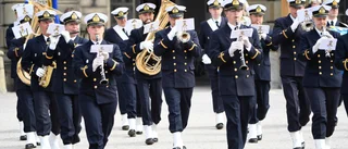 Musikmarsch när marinen firar 500 år