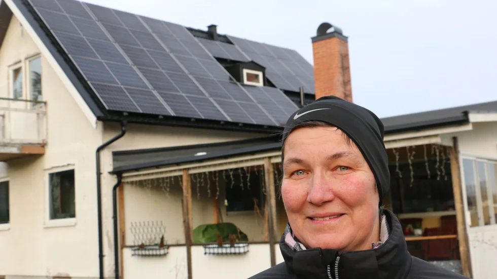 Ann Eklöf kan konstatera att solcellerna ger ungefär 75 procent av förbrukningen. "Det ska bli spännande i juli när vi kan summera ett helt år" säger hon.