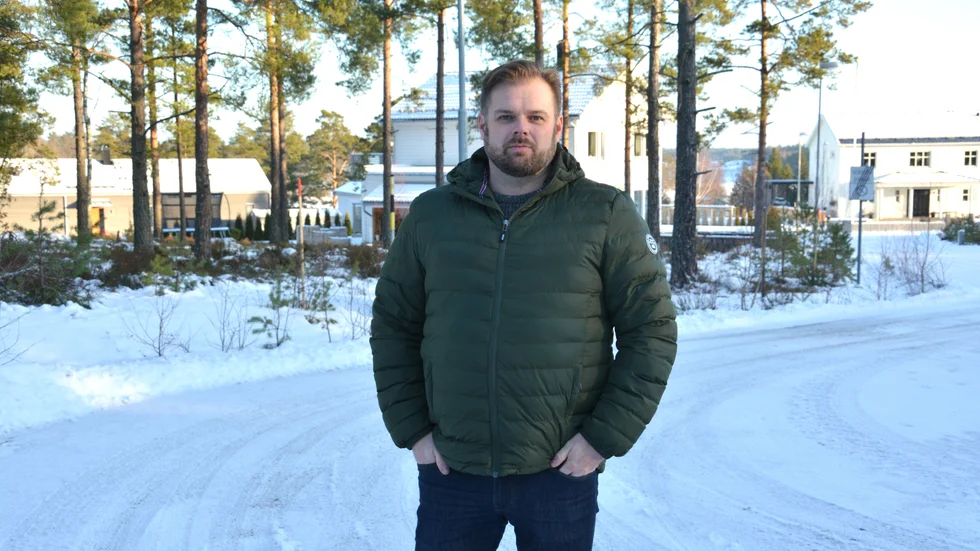Flera av husen som har planerats på Hornslandet är för stora, bedömer Miljö- och byggnadsnämnden. Nu får exploatörerna tänka om. "Just det här fem husen har vi inte sålt ännu, bland annat på grund av den här osäkerheten", säger Nicklas Wallander på Wallander & Marin, som ska sälja nyproducerade villor på Horns strandväg. 