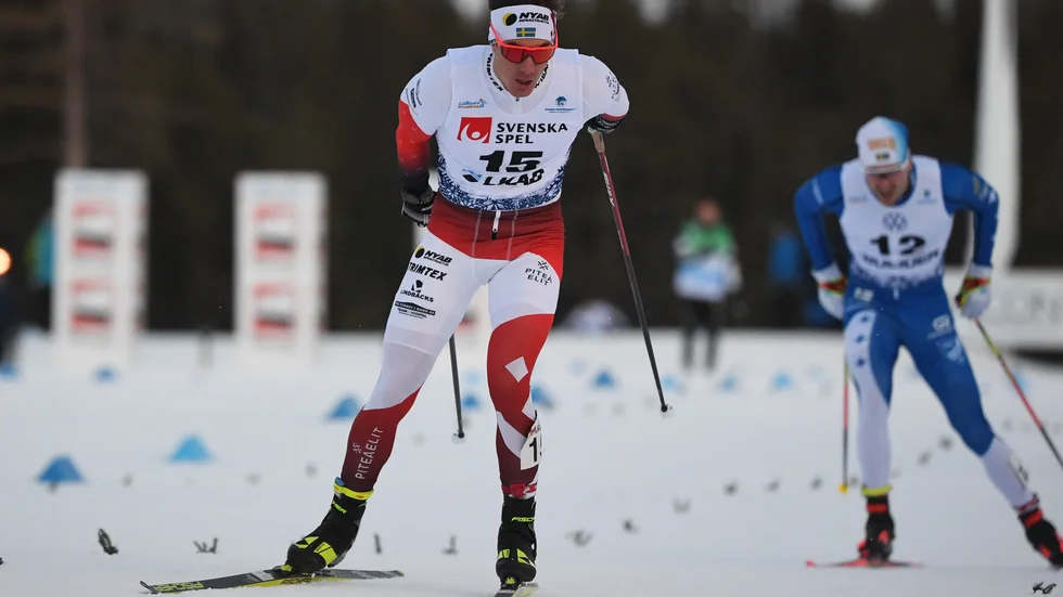 Johan Häggström jvid målgången i premiärsprinten i Gällivare.